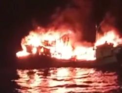 Kapal Nelayan Terbakar di Perairan Muara Pemangkat, 21 ABK Selamat