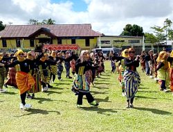 Tarian Massal Multi Etnik Semarakkan HUT Kabupaten Sintang ke-662