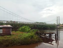 Warga Khawatir Kondisi Jembatan Gantung di Durian Sebatang Kayong Utara