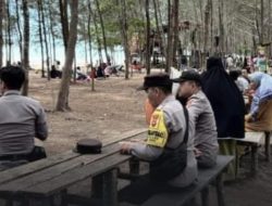 Momen Hari Libur, Pantai Kasturi Sambas Ramai di Kunjungi Wisatawan