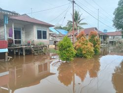 Daerah Tepian Sungai di Sekadau Terendam Banjir