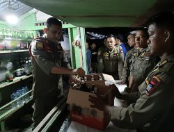 Satpol PP Kota Padang Amankan Puluhan Minuman beralkohol Tidak Berizin