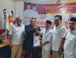 Maju dalam Kontestasi Pilwako Padang, Hidayat Serahkan Formulir Pendaftaran ke DPC Gerindra