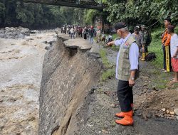 Mahyeldi Tinjau Langsung Beberapa Titik Ruas Jalan Nasional yang Terdampak Banjir Bandang di Sumbar