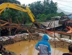 Jembatan Darurat Desa Tunang Ambruk, Arus Lalu Lintas Bengkayang-Pontianak Terputus