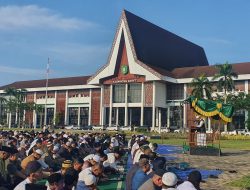 Sholat Idul Adha 1445 H di Halaman Kantor Gubernur Kalimantan Barat Khidmat