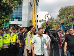 Demo di Kantor PLN WS2JB Ricuh