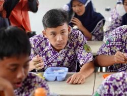 Program Makan Gratis Prabowo Buat Investor Khawatirkan Stabilitas Keuangan RI