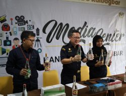Sebanyak 114 Botol Minuman Alkohol Ditemukan Bea Cukai Kalbar