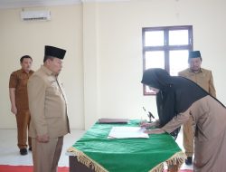Bupati Asahan Lantik 2 Pejabat Administrator di Lingkungan Dinas Kependudukan dan Pencatatan Sipil Kabupaten Asahan
