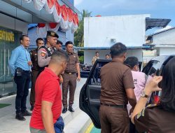 Tim Penyidik Cabang Kejari Sanggau di Entikong Kembali Tahan 2 Tersangka Kasus Korupsi