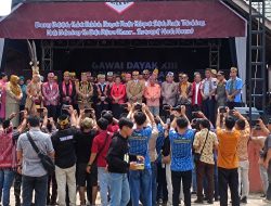 Bupati Sekadau Aron Membuka Gawai Dayak ke-XIII Tingkat Kabupaten