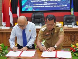 Penandatanganan Nota Kesepakatan antara Kejari dan Pemkab Sanggau untuk Peningkatan Kerjasama Hukum