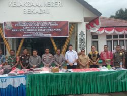 Wakil Bupati Hadiri Pemusnahan Barang Bukti Tindak Pidana di Kejari Sekadau