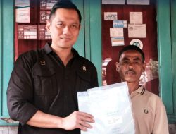Buruh Harian Lepas di Bogor Terima Sertipikat Tanah dari Menteri AHY