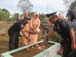 Lapas, Imigrasi dan Rupbasan Singkawang Gelar Upacara serta Tabur Bunga di TMP Bambu Runcing