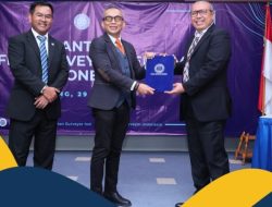 Berkontribusi dalam Dunia Survei dan Pemetaan, Sekjen Kementerian ATR/BPN Raih Gelar Surveyor Kehormatan