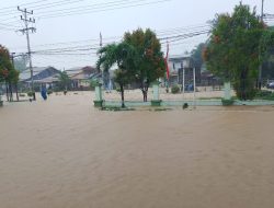 Banjir Bandang Terjadi di Ruas Jalan di Sedau Singkawang