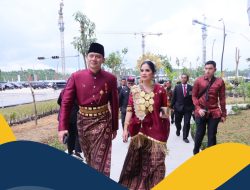 Upacara Penurunan Sang Merah Putih, Menteri AHY Gunakan Baju Adat Sulsel