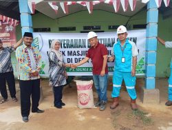 PT Sigma Karya Buana Mempawah Salurkan 300 Sak Semen untuk Masjid dan Mushola di Tiga Desa