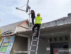 Bakti Kominfo Pasang Internet Berbasis Satelit di Mukomuko