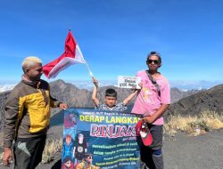 Siswa SD Pangudi Luhur Taklukkan Gunung Rinjani dalam Rangka HUT ke-79 RI