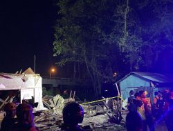 Tiga Orang Pekerja Tertimpa Bangunan di Pontianak