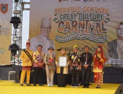 Pecahkan Rekor Muri Bentangan Kain Sasirangan, Ketua PWI Pusat Puji Inisiatif Pemprov Kalsel