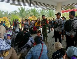 Ratusan Massa dari Guru dan Orang Tua Murid Gelar Aksi Damai di KBL PT Darmex Agro
