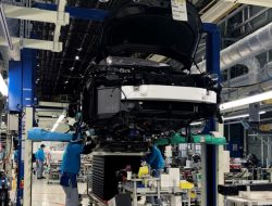 Topan Mendekat, Toyota Hentikan Produksi di Seluruh Pabriknya di Jepang