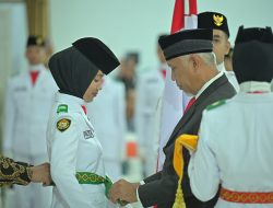 Kukuhkan 54 Anggota Paskibraka Sumbar 2024, Gubernur Sumbar Tekankan Pentingnya Kekompakan