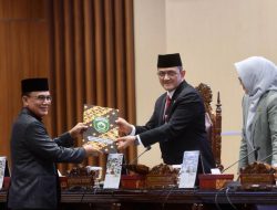 Sekda Edward Candra Dengarkan Pemandangan Umum Fraksi DPRD Provinsi Sumsel Terhadap Raperda Perubahan APBD Tahun 2024