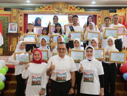 Sekda Sumsel Edward Chandra Serahkan Hadiah Lomba Senam dan Story Telling HAN 2024