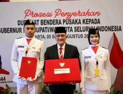 Sekda Sumsel Edward Candra Terima  Duplikat Bendera Pusaka HUT RI Ke-79 Dari Kepala BPIP RI
