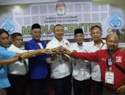 Alexander Wilyo-Jamhuri Amir Menjadi Pasangan Terakhir Mendaftar Ke KPU Ketapang