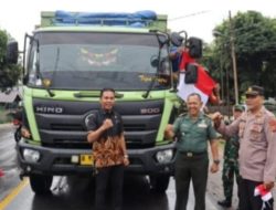 Forkopincam Rahuning Asahan Bagi Bendera Merah Putih Ke Masyarakat