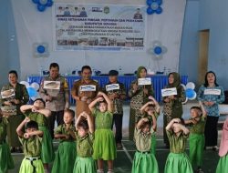 Ketua TP PKK Sekadau Resmi Menutup Kampanye Gerakan Makan Ikan di Belitang Hilir