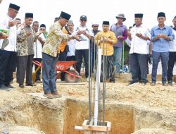 Wabup Ketapang Farhan Letakkan Batu Pertama Pembangunan Al-Ikram