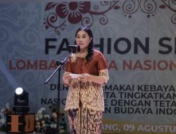 Ketua PKK Kabupaten Ketapang Buka Fashion Show Lomba Kebaya Nasional