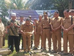 Bupati Aron Launching Proyek Pembangunan Jembatan Sungai Sekadau di Kecamatan Nanga Taman
