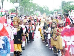 Sambut HUT ke-79 RI, Ribuan Pelajar Meriahkan Pawai Karnaval di Nagan Raya