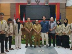 Pelepasan Mahasiswa KKN-PPM UGM di Entikong, Asisten Administrasi Umum Apresiasi Dedikasi di Daerah Perbatasan