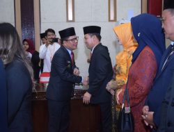 H Abu Bakar Jadi Ketua DPRD Sambas Sementara