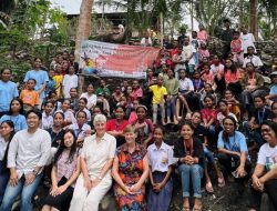 Dosen Muda Indonesia di New York Ajari Anak-anak Nelayan di Pulau Kei Bahasa Inggris