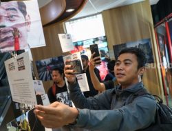 FOTO: Rekam Jakarta 2024, Pengunjung Menikmati Visual Kehidupan Warga di Taman Ismail Marzuki