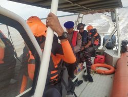 Cuaca Buruk, Kapal Karya Sempurna 7GT 56 Tenggelam di Perairan Sungai Kakap