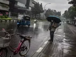 Waspada Hujan Petir di Mayoritas Kota Besar di Indonesia pada Senin