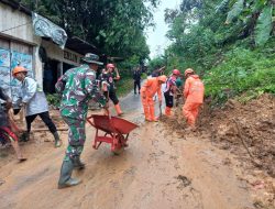 Sanggau Dilanda Banjir dan Longsor Akibat Hujan Lebat, Dua Rumah Terdampak