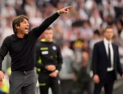 Napoli Pimpin Klasemen Liga Italia, Conte: Kompetisi Masih Panjang