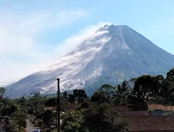 Gunung Merapi Muntahkan 11 Kali Guguran Lava Sejauh 1800 Meter Pagi Ini